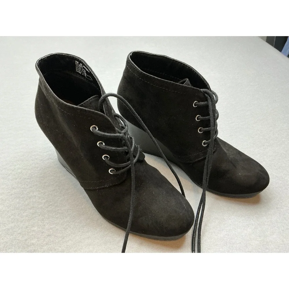 Arizona Lawrence Women Black Lace Up Wedge Booties Size 9M Faux Suede Ankle Boot